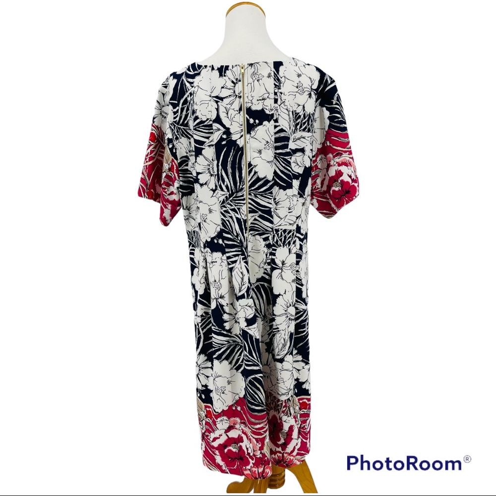 Shelby & Palmer Plus Size Women's Floral Short Sleeve Dress - Picture 4 of 10